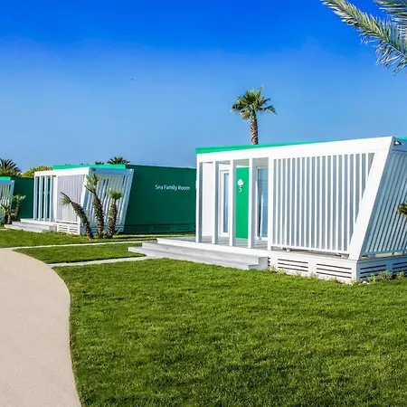 Family Village منتزه العطل *