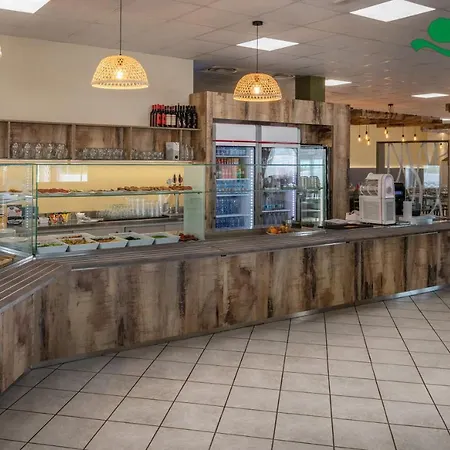 Family Village منتزه العطل *