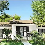 Family Village פארק נופש *